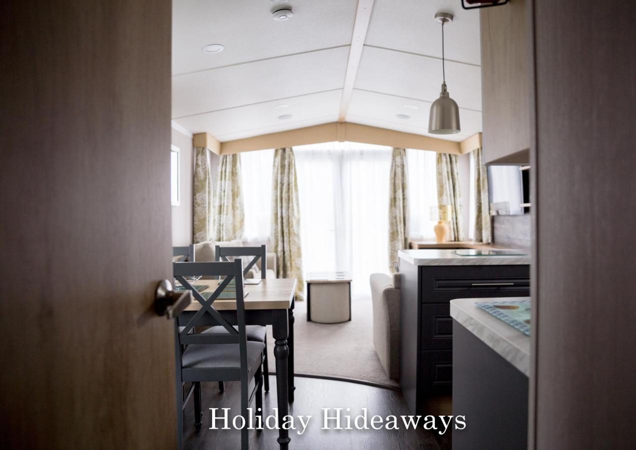 Holiday Hideaways Lytchett Minster Exteriör bild