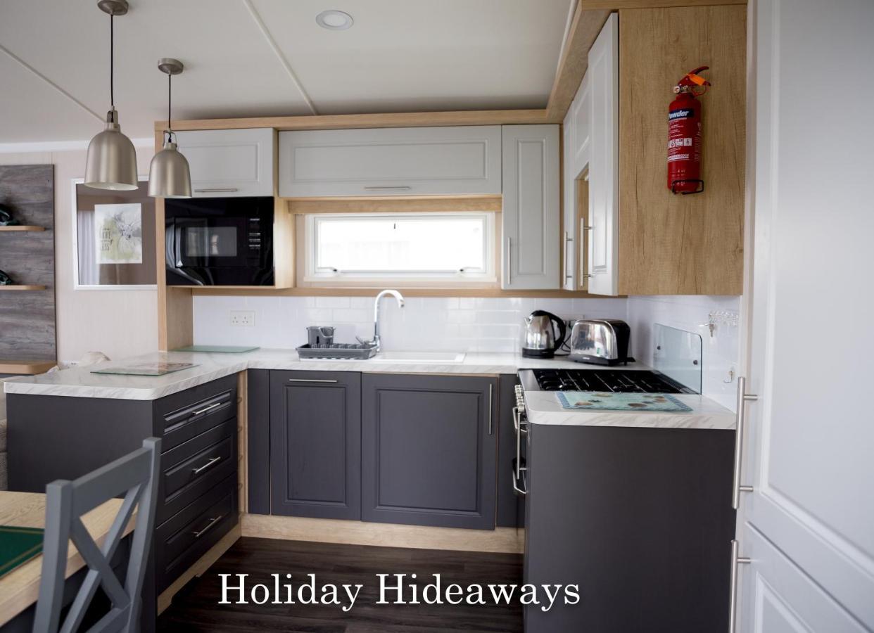 Holiday Hideaways Lytchett Minster Exteriör bild