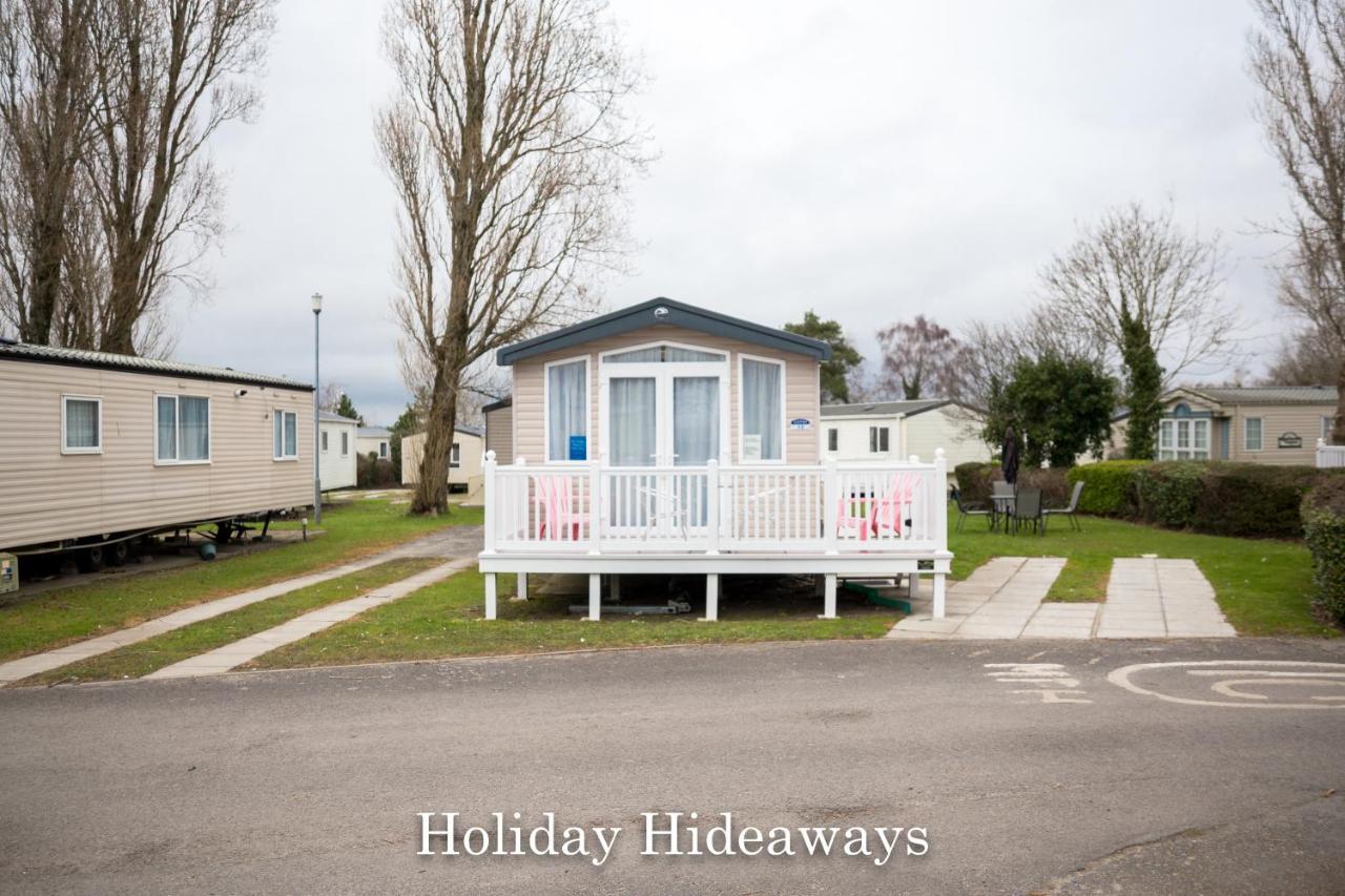 Holiday Hideaways Lytchett Minster Exteriör bild