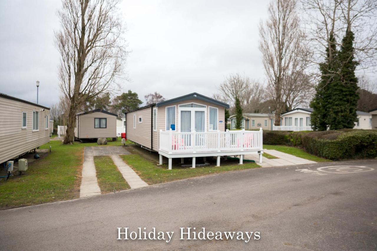 Holiday Hideaways Lytchett Minster Exteriör bild