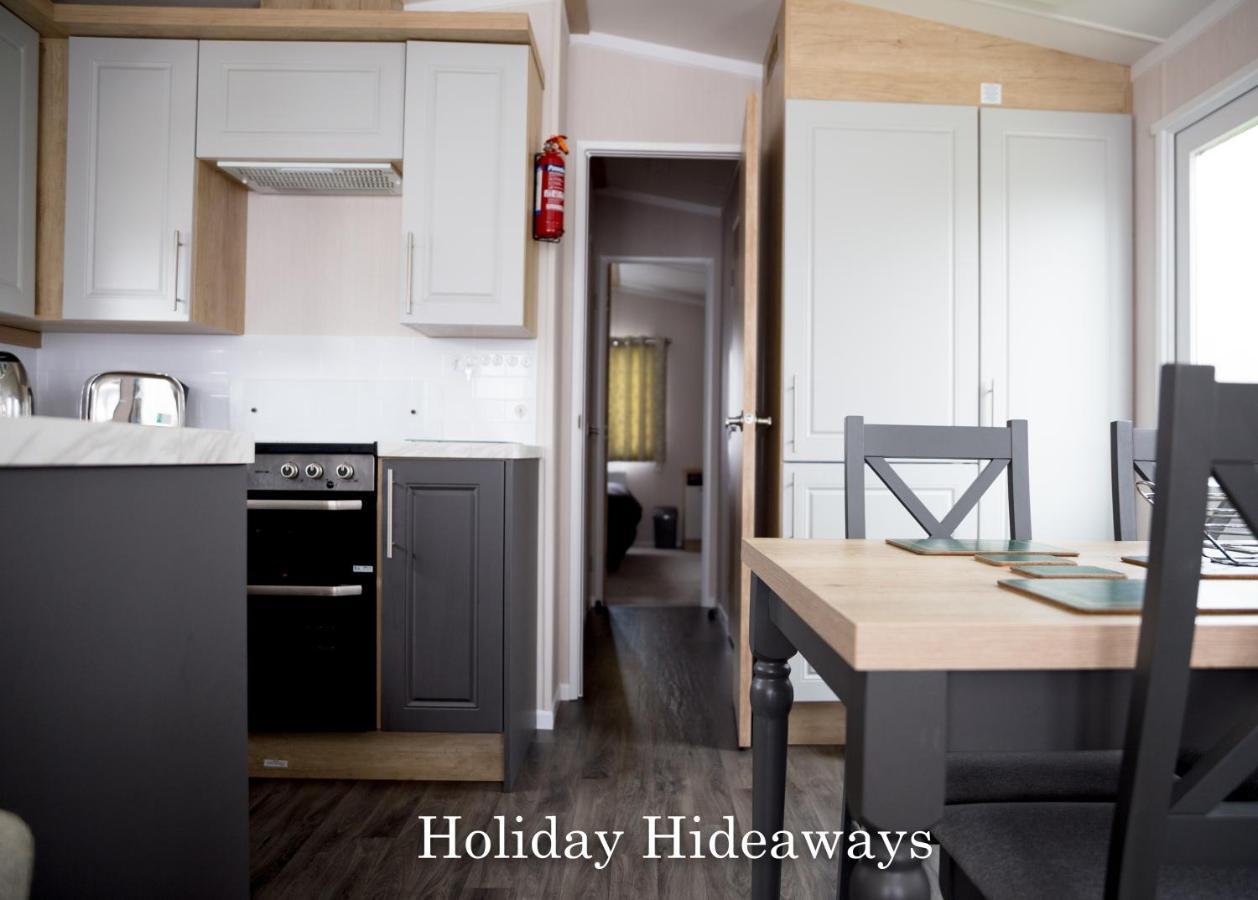 Holiday Hideaways Lytchett Minster Exteriör bild