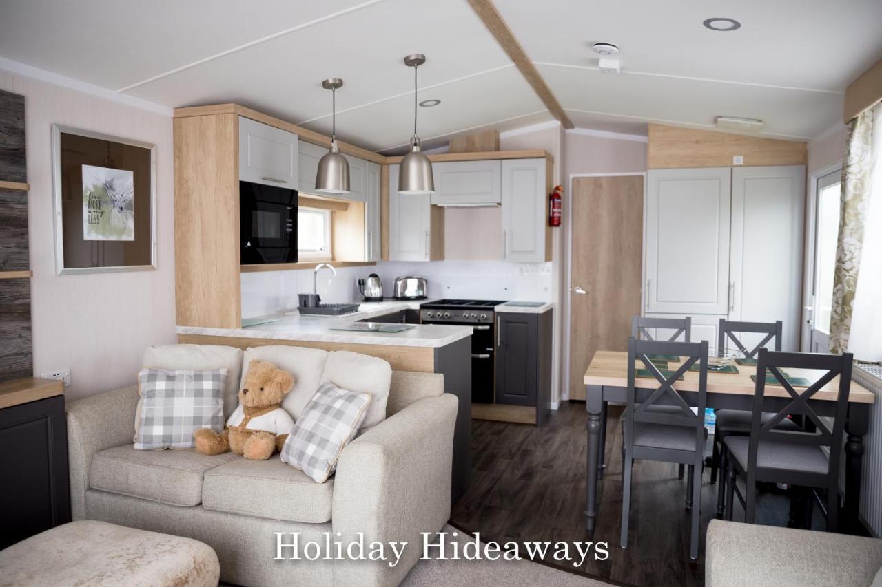 Holiday Hideaways Lytchett Minster Exteriör bild