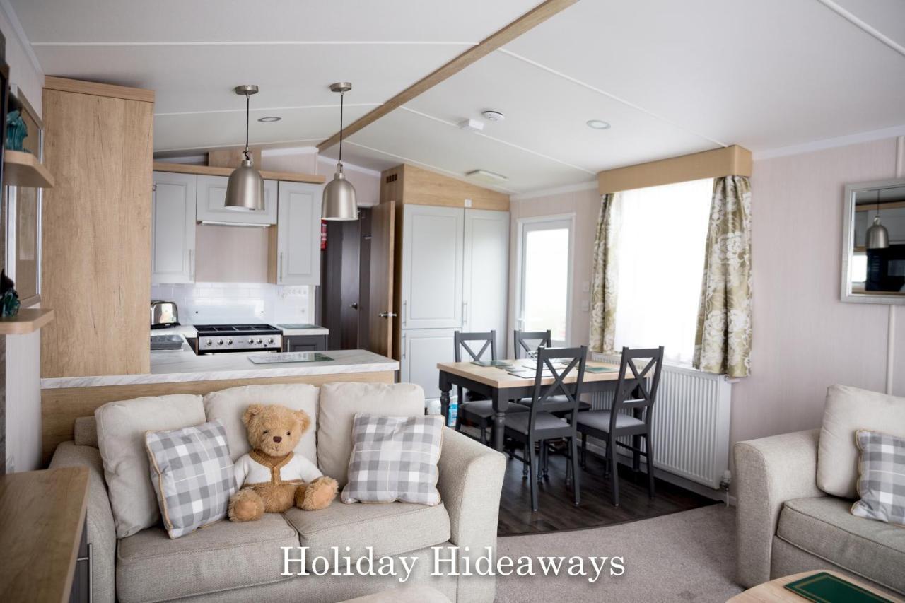 Holiday Hideaways Lytchett Minster Exteriör bild