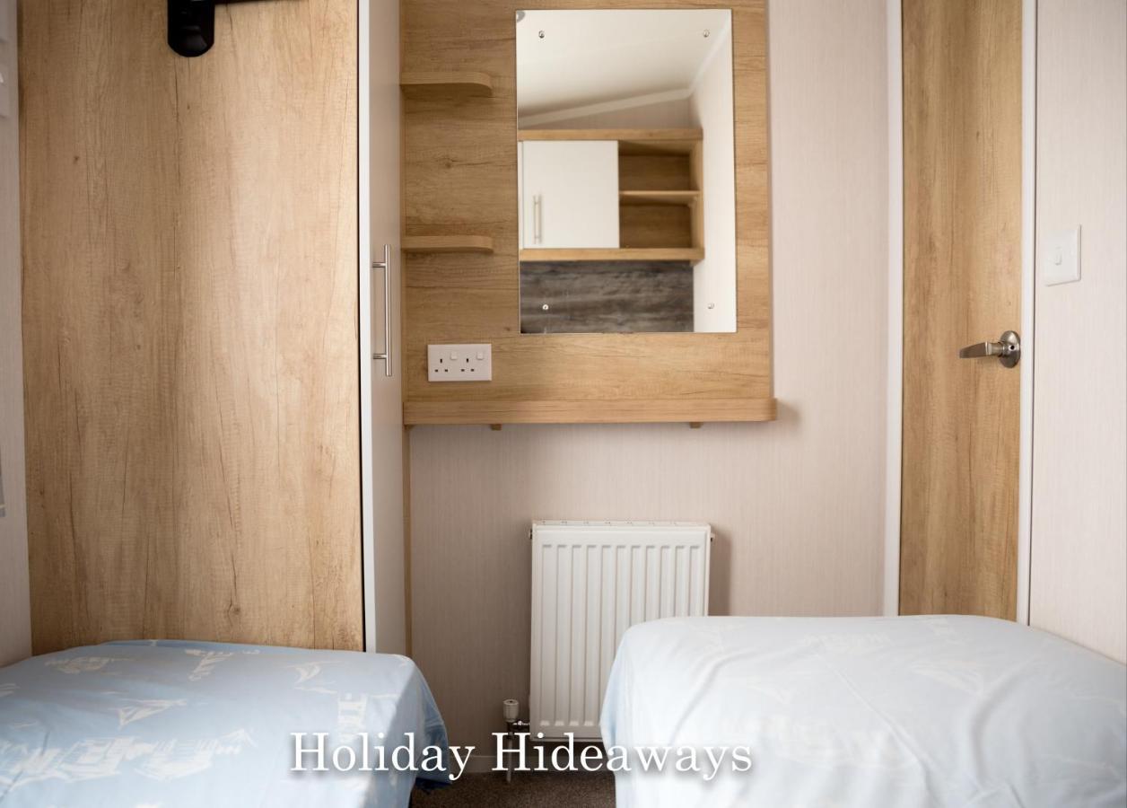 Holiday Hideaways Lytchett Minster Exteriör bild